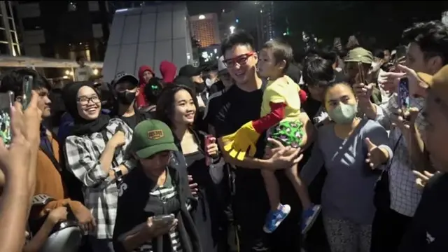 Potret 6 Artis yang Ikut 'Nongkrong' di Sudirman, Seru Bareng ABG Citayam