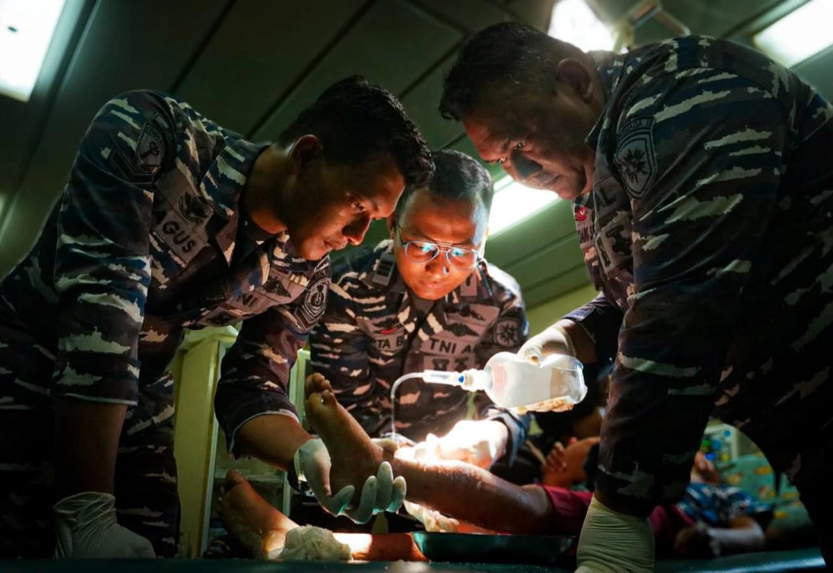 FOTO: Kondisi Pasien Anak Korban Bencana Sumatra Pascaoperasi di KRI dr Soeharso