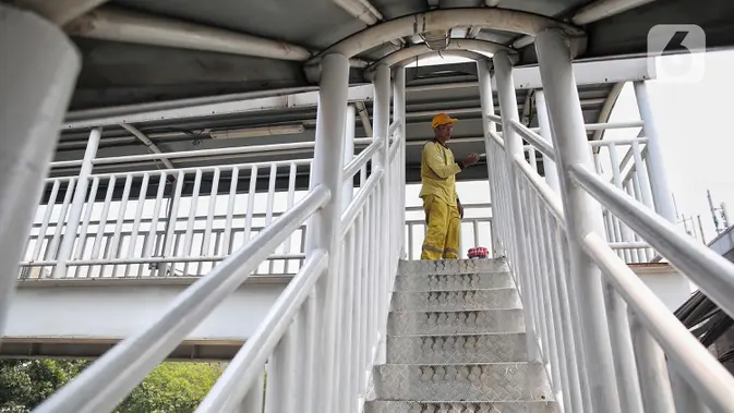 JPO Rusak di Kebon Jeruk, Jakarta Barat Diperbaiki