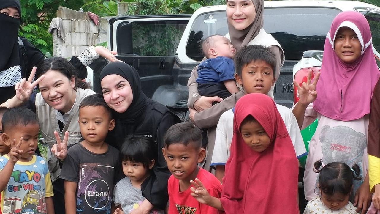 Aksi Zaskia Adya Mecca Gelar Kajian untuk Warga Tunanetra hingga Bantu Dirikan Posko Banjir Bekasi