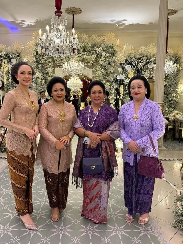 Reisa Broto Asmoro berkebaya (Instagram/reisabrotoasmoro)