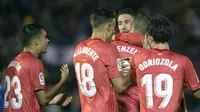 Para pemain Real Madrid merayakan gol ke gawang UD Melilla pada leg pertama 16 besar Copa del Rey, di Stadion Alvarez Claro, Melilla, Rabu (31/10/2018). (AFP/Jorge Guerrero)