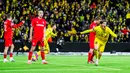 Diwarnai gol bunuh diri bek Timnas Indonesia, Mees Hilgers, FC Twente tersingkir dari Liga Europa kalah dengan agregat 4-6. (Fredrik Varfjell/NTB Scanpix via AP)