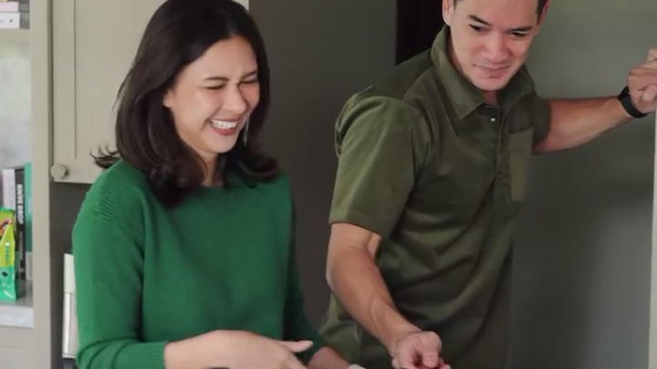 Sering Bikin Konten Memasak, 9 Potret Terbaru Dapur Nana Mirdad yang Unik - Ada Rak Berisi Buku dan Foto Keluarga