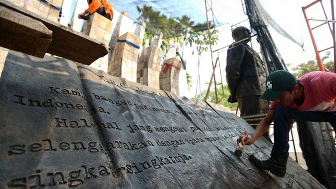 Melihat perawatan patung Soekarno-Hatta di Tugu Proklamasi
