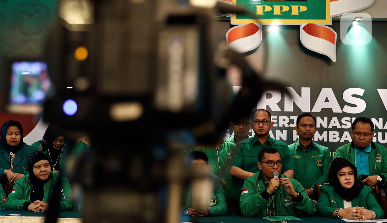 Wakil Sekretaris Jenderal PPP, Achmad Baidowi memberikan keterangan pers disela Musyawarah Kerja Nasional (Mukernas) V PPP di Jakarta, Minggu (15/12/2019). Dalam Mukernas ke-V, DPP PPP diperintahkan untuk mempercepat pelaksanaan Muktamar IX setelah Pilkada 2020. (Liputan6.com/Johan Tallo)