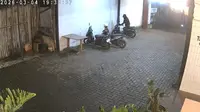 Aksi Curanmor Terekam CCTV, Motor Mahasiswi Raib dalam 7 Detik