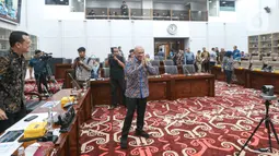 Rapat tersebut membahas penanganan kredit macet pelaku Usaha Mikro Kecil dan Menengah (UMKM) pada korban gempa tahun 2006 dan korban pandemi COVID-19. (Liputan6.com/Faizal Fanani)