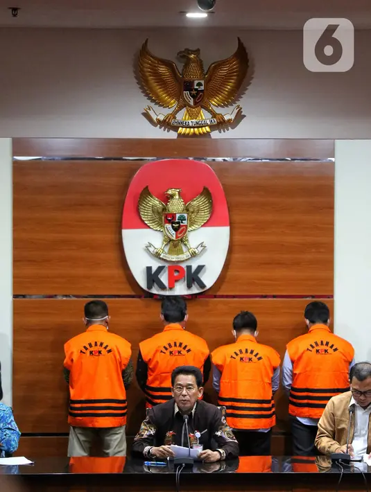 Wakil Ketua KPK Johanis Tanak memberikan keterangan pers terkait penahanan 10 orang anggota DPRD Provinsi Jambi periode 2014-2019 di Gedung Merah Putih KPK, Jakarta, Selasa (10/1/2023). Penyidik KPK melakukan penahanan terhadap 10 orang tersangka kasus suap 'ketok palu' pengesahan RAPBD Provinsi Jambi tahun 2017. (Liputan6.com/Angga Yuniar)