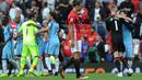 Manchester United kalah dari tim sekota Manchester City 1-2 pada laga Premier League di Old Trafford (10/9/2016). Persaingan kedua tim semakin panas karena adanya dua pelatih beken Jose Mourinho dan Pep Guardiola. (EPA/Peter Powell)
