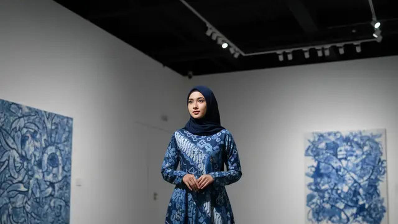 9 Gamis Batik Kombinasi Kain Polos Cocok untuk Pesta, Elegan Saat Kondangan