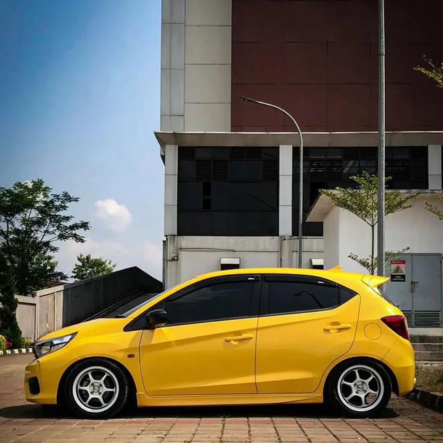 10 Potret Modifikasi Honda Brio, Hatchback Kecil Idola Anak SMA