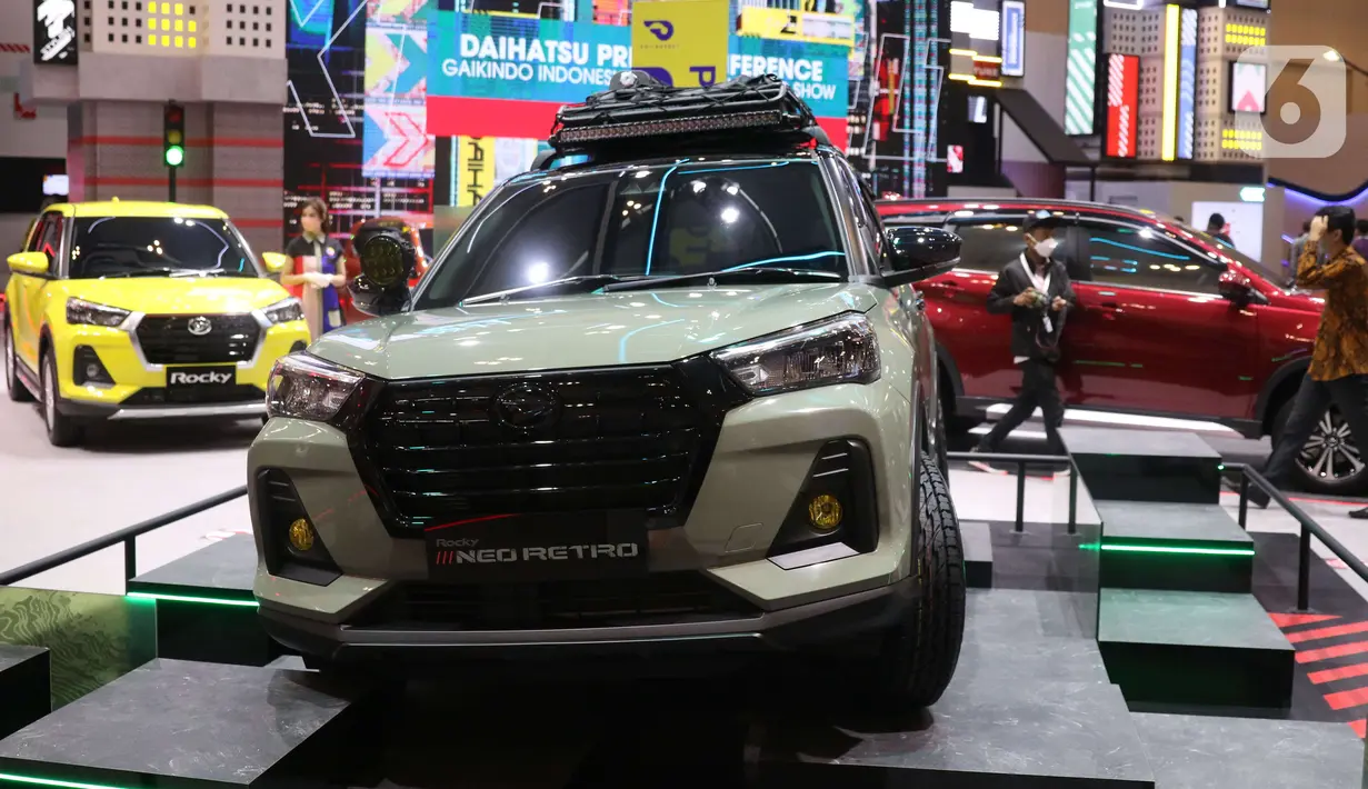 Mobil-mobil baru yang dipajang pada area pameran Gaikindo Indonesia International Auto Show (GIIAS) 2021 di ICE BSD, Banten, Kamis (11/11/2021). Pameran GIIAS diharapkan dapat membantu menggerakkan perekonomian di Indonesia. (Liputan6.com/Angga Yuniar)