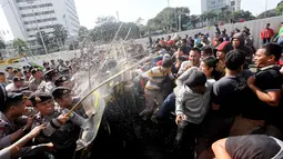 994 anggota kepolisian dilingkungan Polda Metro Jaya dikerahkan untuk melakukan simulasi pengamanan Pemilu Presiden 2014, (29/5/2014). (Liputan6.com/Faizal Fanani)
