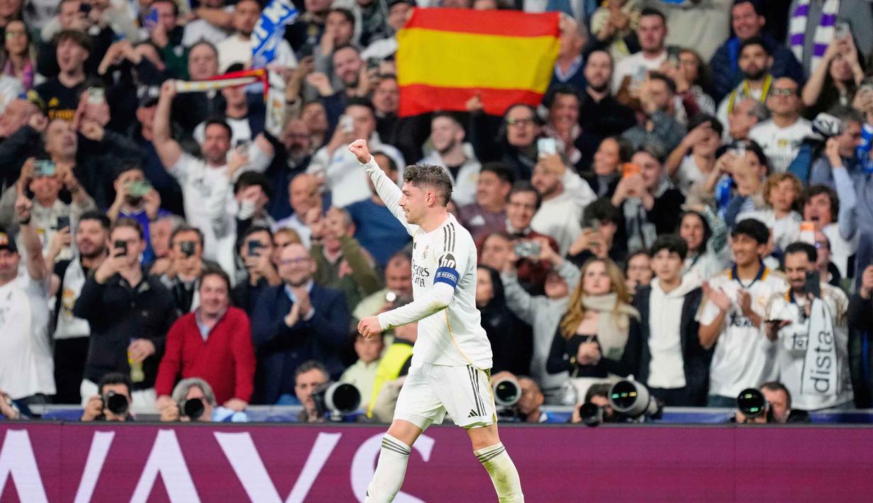 Tiga gol Federico Valverde di babak pertama mengantar Los Blancos selangkah lebih dekat lolos ke perempat final Liga Champions 2025/2026. Tampak dalam foto, pemain Real Madrid, Federico Valverde, merayakan golnya pada pertandingan leg pertama babak 16 besar Liga Champions 2025/2026 melawan Manchester City di stadion Santiago Bernabeu, Rabu 11 Maret 2026 waktu setempat atau Kamis 12 Maret 2026 dini hari WIB. (AP Photo/Jose Breton)