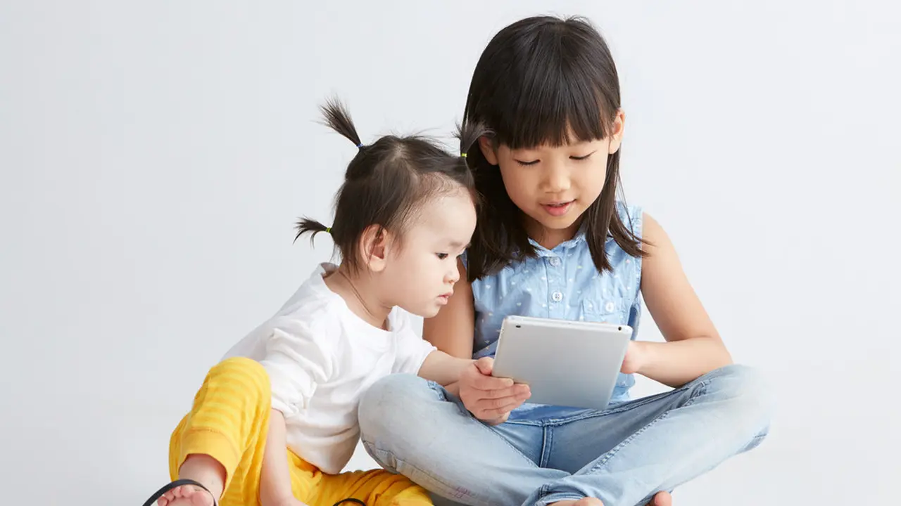 anak main gadget