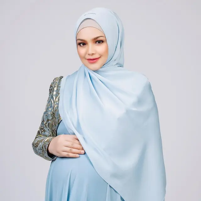 Hamil Anak Kedua, Ini 6 Maternity Shoot Siti Nurhaliza yang Menawan. (Sumber: Instagram/@blackpepperproduction)