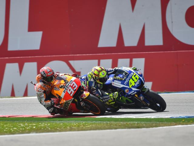 Flashback Valentino Rossi Dan Marc Marquez Berebut Predikat Pembalap Dengan Gelar Juara Dunia Motogp Terbanyak Motogp Bola Com