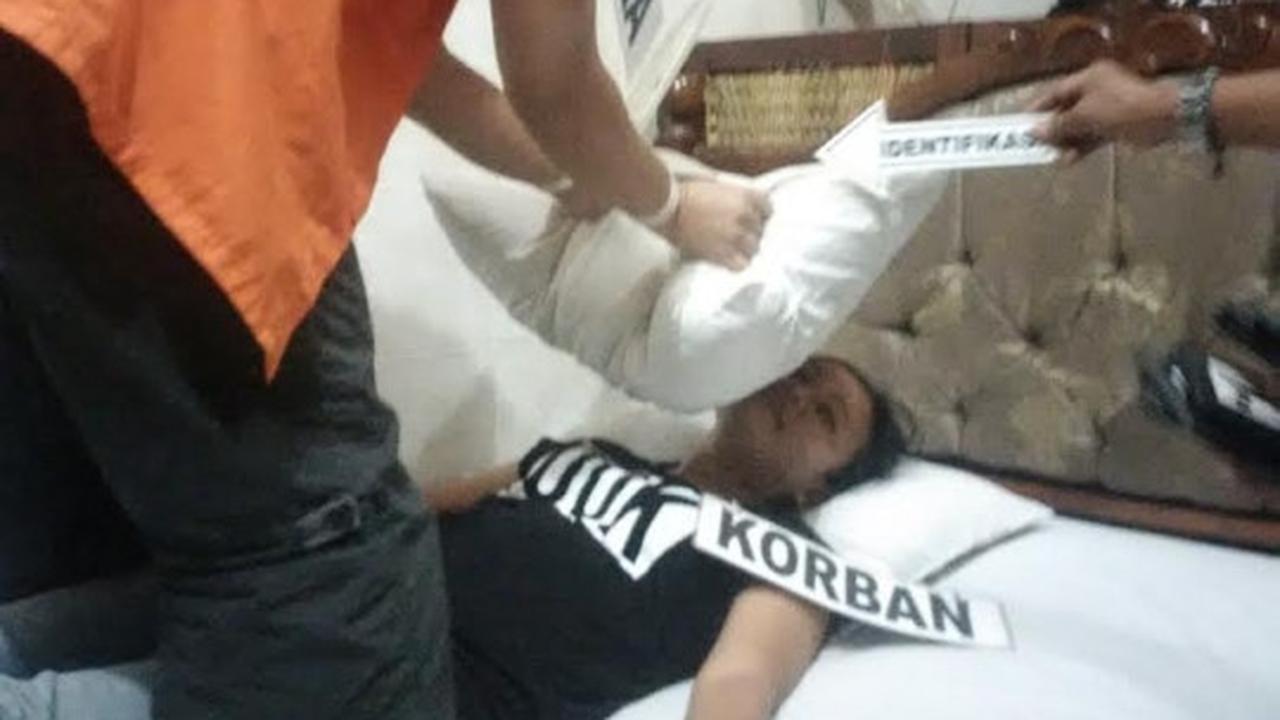Ini adegan rekonstruksi pembunuhan sekretaris cantik XL