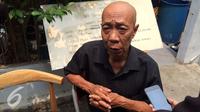 Abdul Hamid alias Pak Ogah sangat kehilangan dengan kepergian Pak Raden. [Foto: Sapto Purnomo/Liputan6.com]
