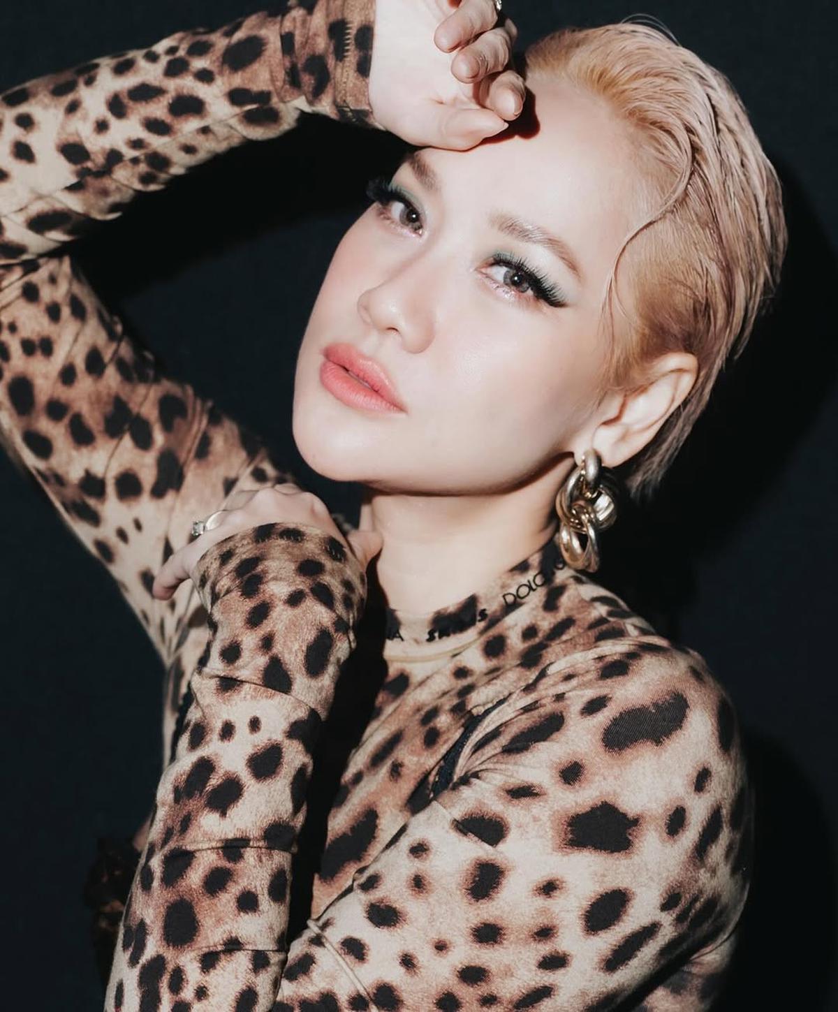 Jadi Juri Indonesian Idol, Bunga Citra Lestari Cosplay Jadi Macan dengan Outfit Leopard Print