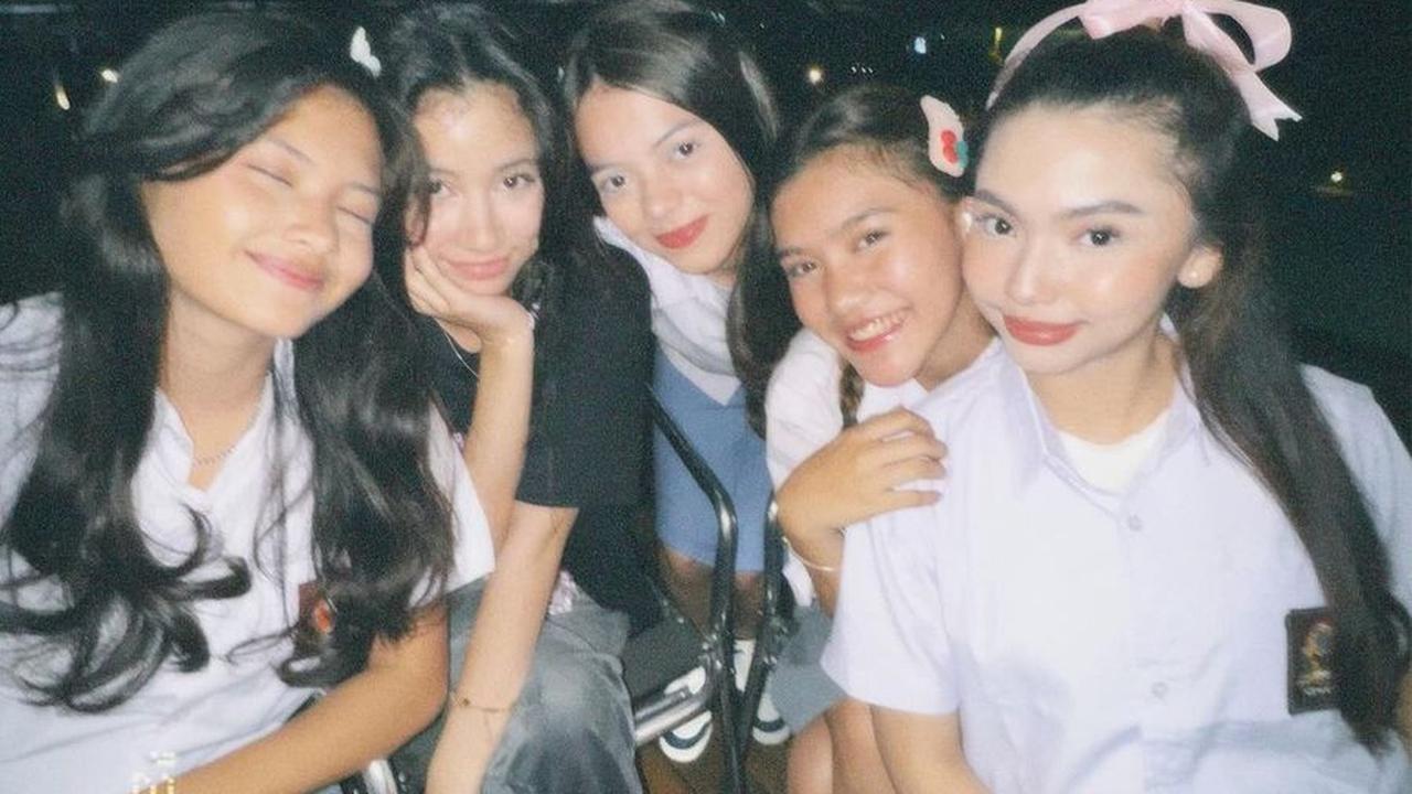 Dalam sinetron MAGIC 5 yang berkisah tentang remaja berkekuatan super, Sridevi beradu akting dengan sesama bintang D'Academy 5, Afan dan Eby.<br>
