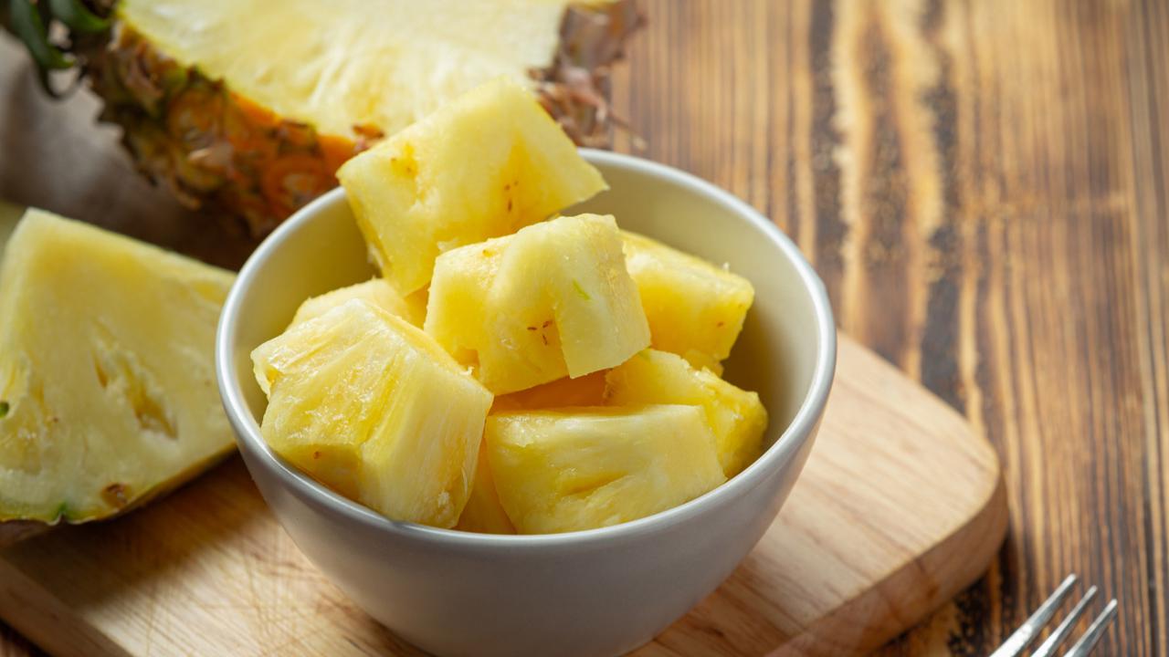 Cara Mudah Bersihkan Nanas, Bebas Rasa Gatal di Lidah & Bibir