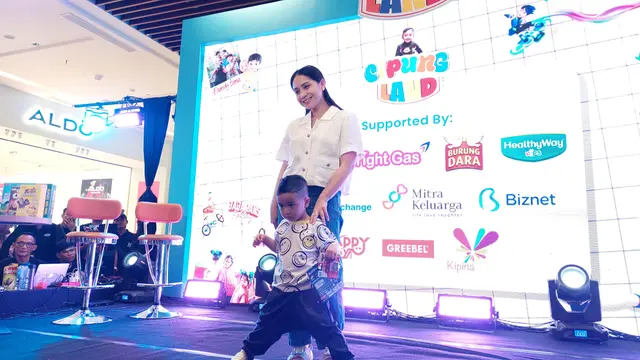 Nagita Slavina bersama Cipung