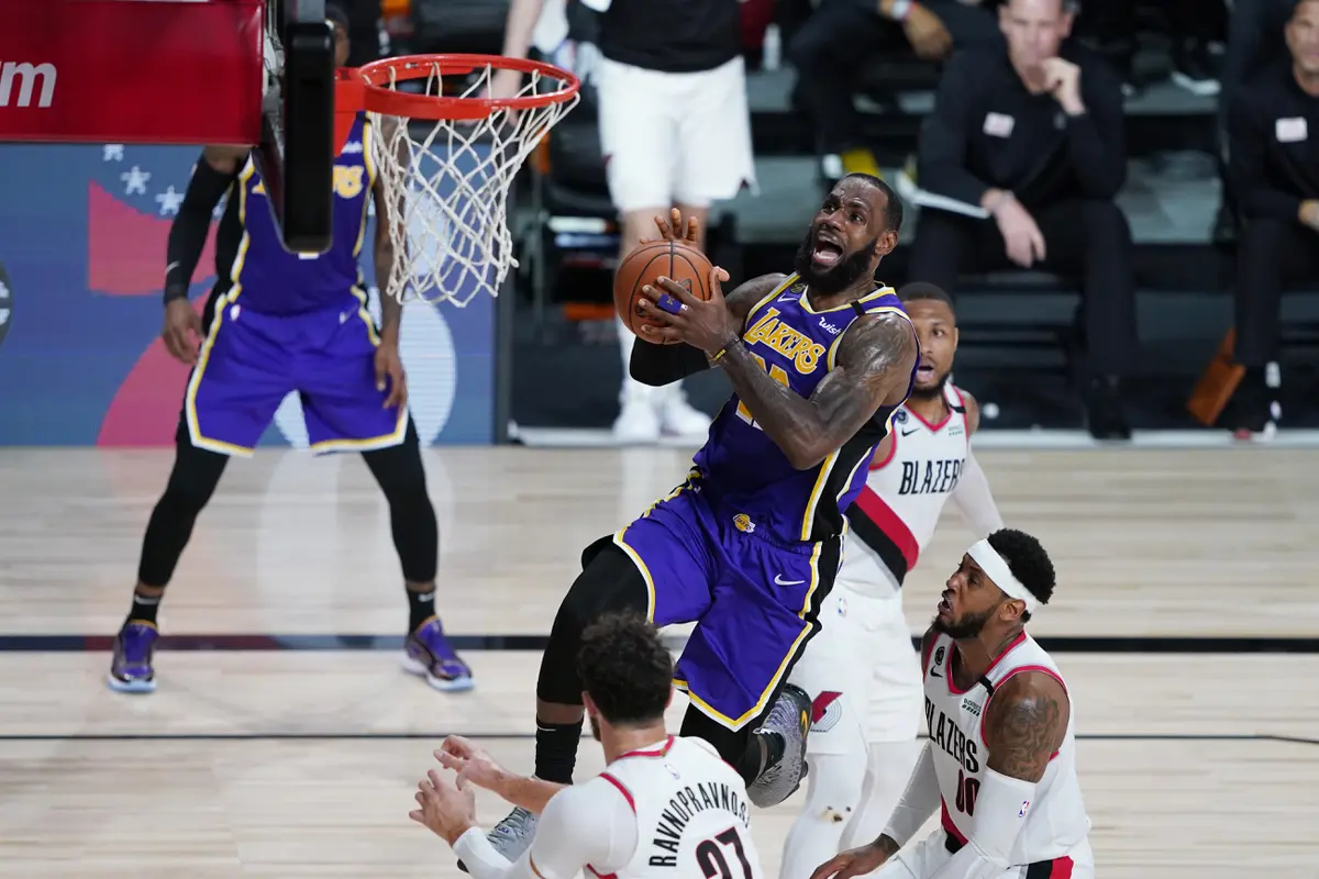 Hasil NBA: LeBron James Menggila, Lakers Rebut Gim Ketiga Lawan Blazers