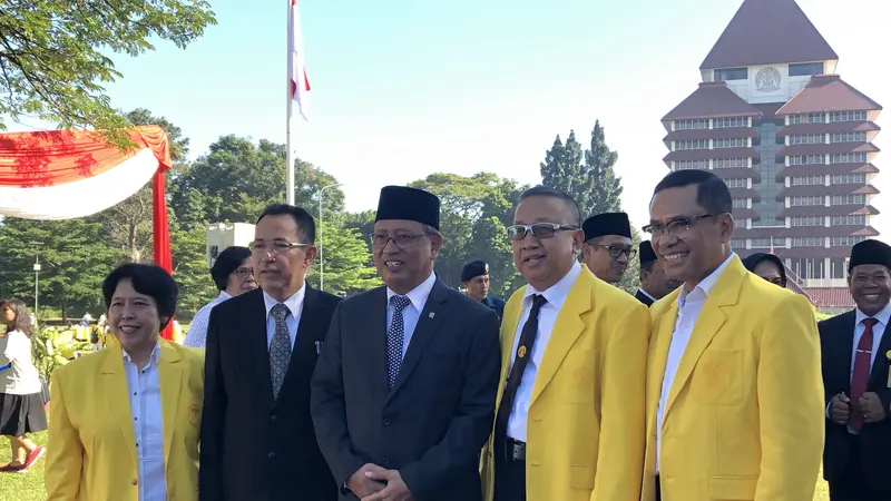 Menteri Riset, Teknologi, dan Pendidikan Tinggi (Menristekdikti) Mohamad Nasir menghadiri upacara peringatan Hari Pendidikan Nasional 2019 di Universitas Indonesia, Depok.