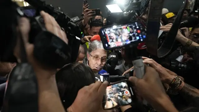 Fabio Ochoa saat berada di Bandara El Dorado, Bogota, Kolombia, pada Senin (23/12/2024).