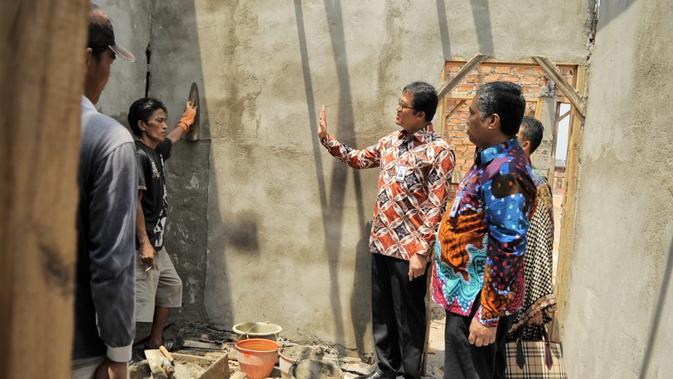 Direktur BTN R Mahelan Prabantarikso pada peletakan batu pertama pembangunan perumahan berbasis komunitas sebagai rangkaian peringatan Hari Perumahan Nasional (Hapernas) Tahun 2019 di Palembang.