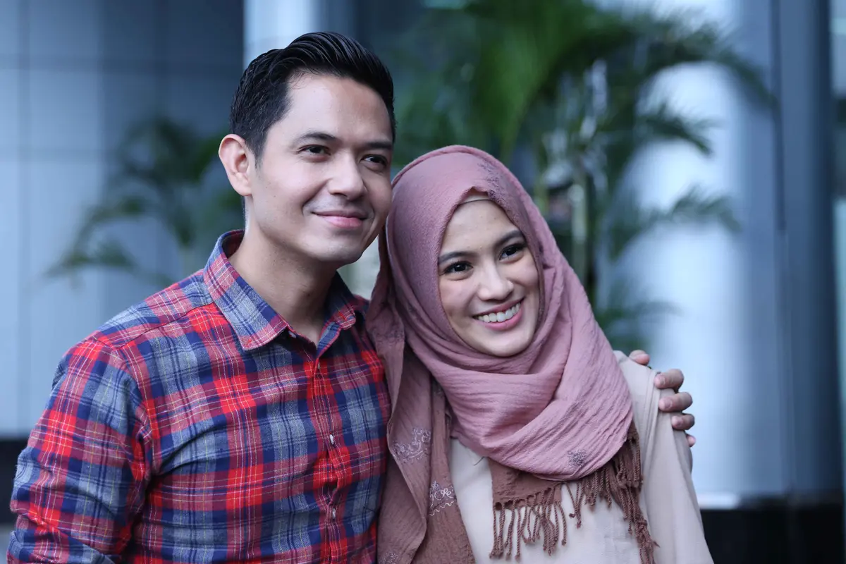[Bintang] Dude Harlino dan Alyssa Soebandono 