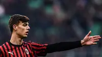 Gelandang AC Milan, Daniel Maldini, jalani debut bersama I Rossoneri pada laga kontra Hellas Verona di San Siro, Minggu (2/2/2020). (AFP/Miguel Medina)