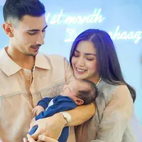 Jessica Iskandar tampil menawan berbalut dress saat rayakan 1 bulanan baby Don yang digelar meriah dan dihadiri artis papan atas. Intip potret penampilannya berikut ini!