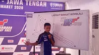 Wahyu Nugroho ketika memberikan coaching clinic pada sela-sela lomba putaran pertama Yamaha Cup Race di Sirkuit Gokart Boyolali, Jawa Tengah, Sabtu (29/2/2020). (Hendry Wibowo/Bola.com)