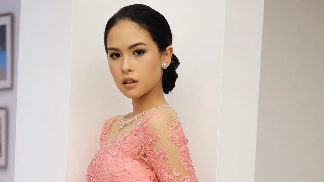 FOTO: Pesona Maudy Ayunda saat Pakai Kebaya, Tampil Menawan
