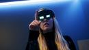 Pegawai Microsoft mendemonstrasikan HoloLens selama Microsoft Build 2016 Developers Conference di San Francisco, California (30/3). HoloLens Microsoft merupakan teknologi untuk melihat hewan maya yang berada seperti di Mars. (REUTERS/Beck Diefenbach)