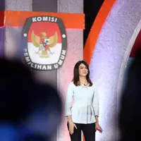 Ira Koesno kembali menjadi moderator dalam Pilkada DKI 2017. (Nurwahyunan/Bintang.com)