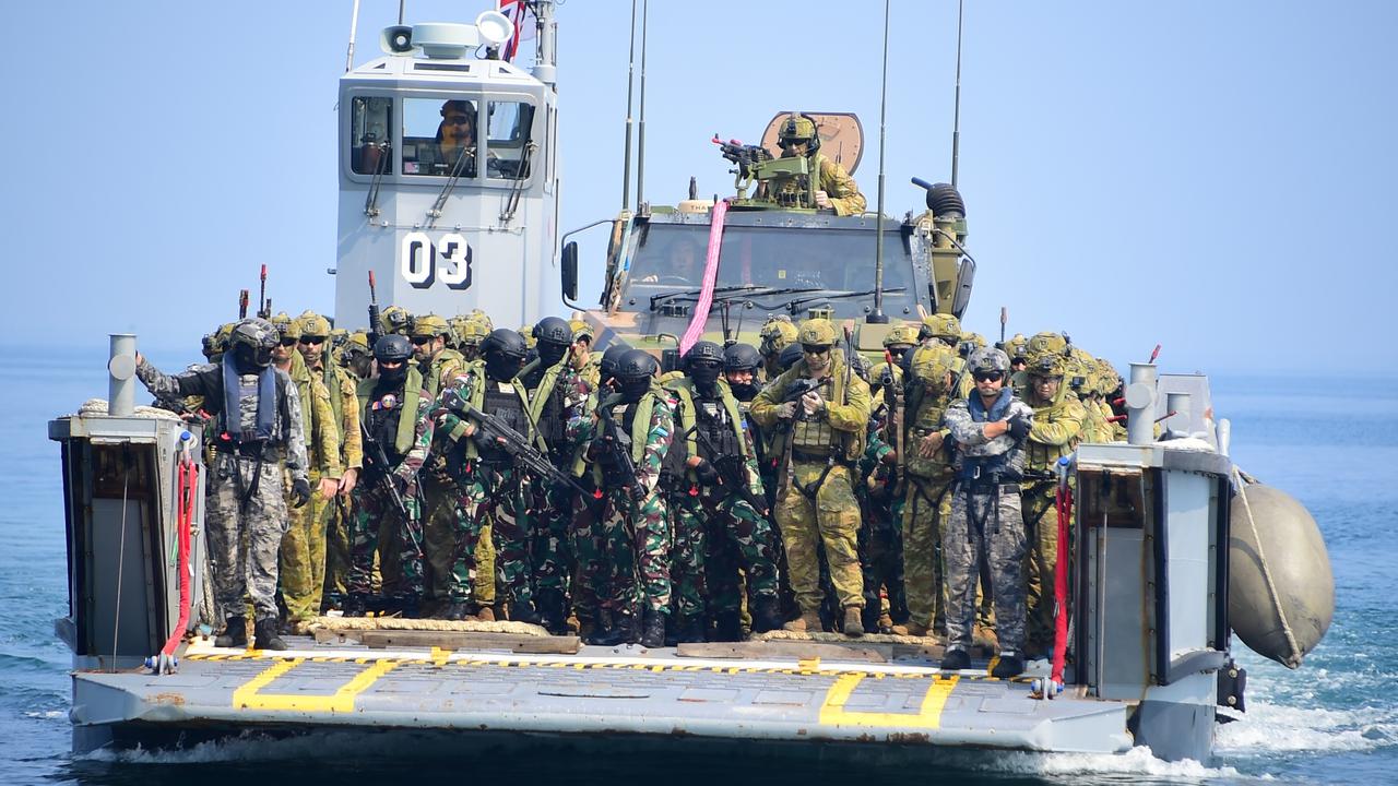 Pasukan Amfibi Marinir TNI AL dan pasukan dari 1st Combat Ground Infantry Battalion Angkatan Darat Australia.