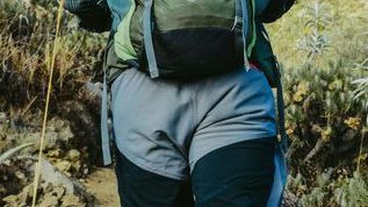 3. Larangan Baju Warna Hijau