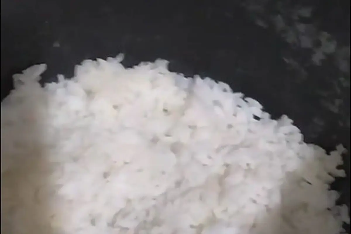 Cara Bikin Nasi Kering Sisa di Rice Cooker Jadi Pulen dan Enak Dimakan