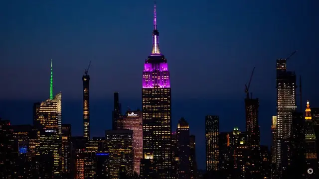 Empire State Building berubah warna menjadi ungu (Twitter/ bts_bighit)