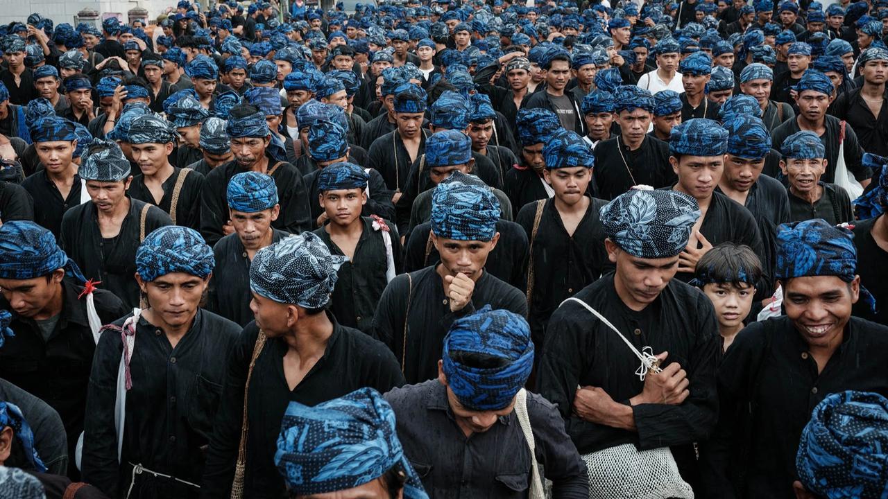 FOTO: Ribuan Warga Badui Lakukan Tradisi Seba ke Pendopo Lebak