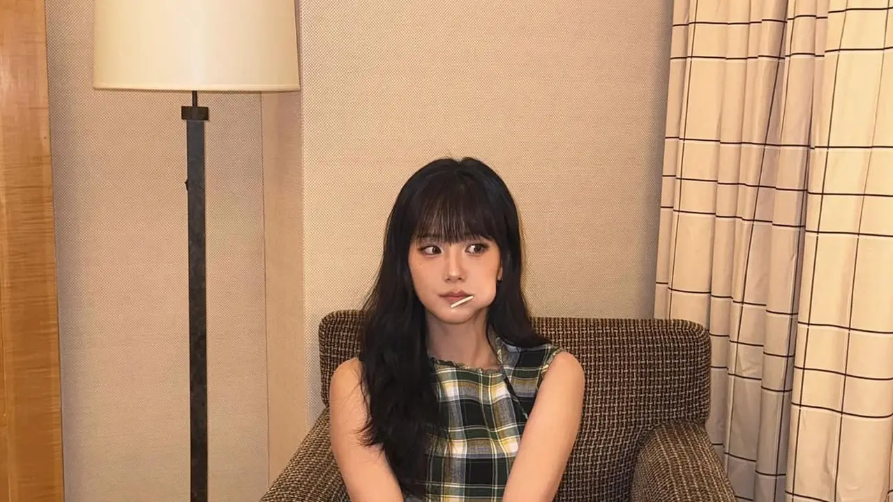 Pesona Jisoo BLACKPINK dengan Rambut Berponi, Pancarkan Aura Feminin dan Anggun