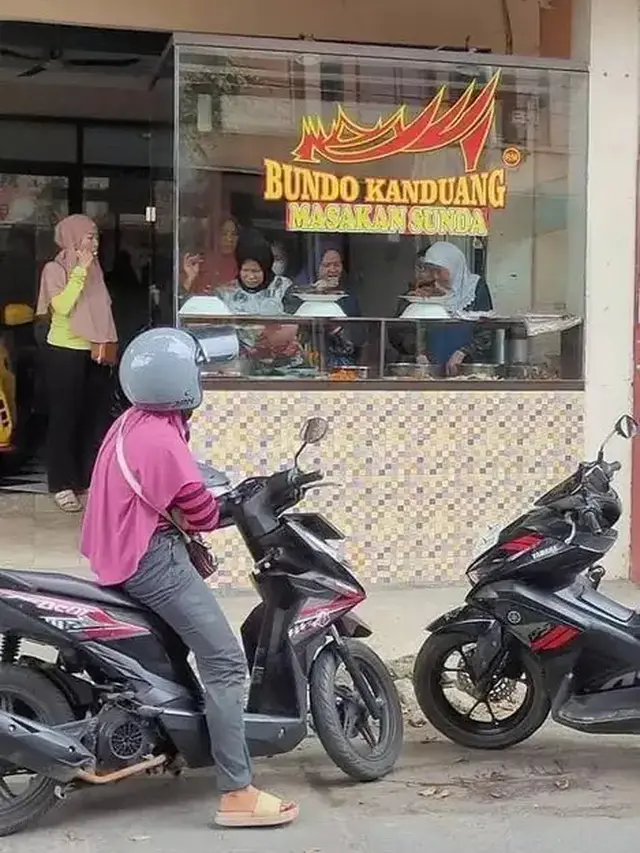 6 Nama Warung Nasi Padang Ini Nyeleneh, Ciri Khasnya Jadi Hilang