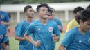 Pemain Timnas Indonesia U-19 saat mengikuti sesi latihan perdana di Stadion Madya, Jakarta, Jumat (7/8/2020) sore WIB. Sebanyak 24 pemain Timnas Indonesia jalani latihan perdana dengan mengikuti protokol kesehatan. (dok.PSSI)