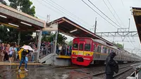 Tersambar Petir di Tanjung Barat, Kereta Commuter Line Bogor - Angke Terganggu