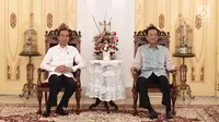 Presiden Joko Widodo berbincang dengan Sri Sultan Hamengkubuwono X saat bersilahturahmi ke Keraton Yogyakarta, Jumat (28/9). Jokowi dan rombongan tiba di keraton sekira pukul 08.15 WIB. (Liputan6.com/HO/Biropers)