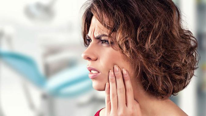 Cara Cepat Obati Sakit Gigi Pakai Garam Bawang Putih Beauty